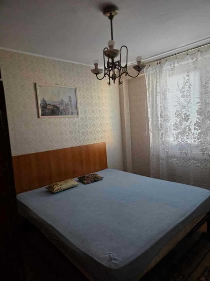 Apartament cu 3 camere semidecomandat în Centrul Civic
