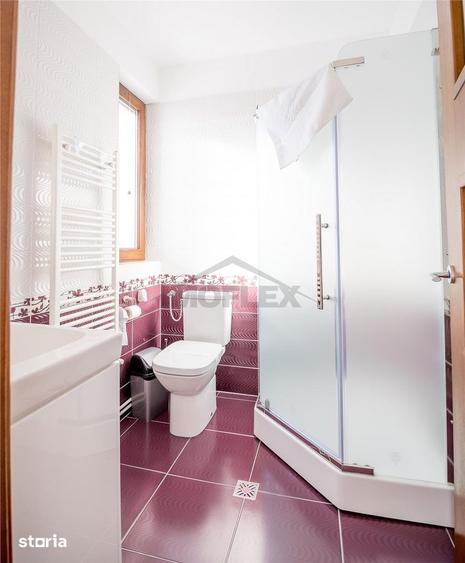 Casă cu 9 camere cu Teren 1004 Mp în Central