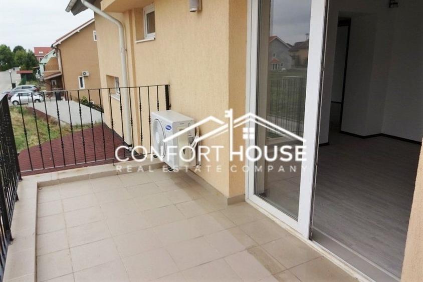 Duplex cu 8 camere cu Canalizare în Iancu Nicolae