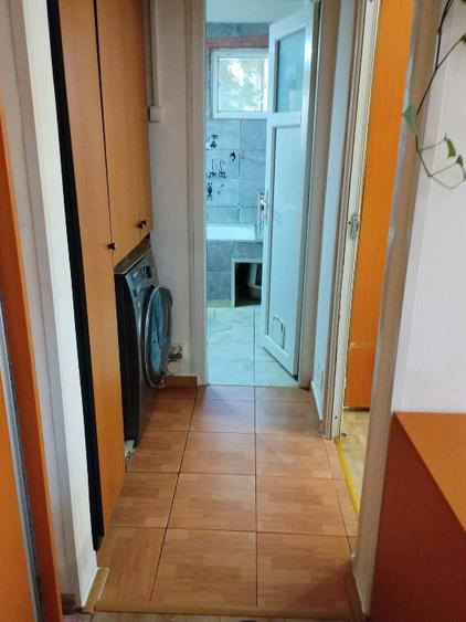 Apartament cu 3 camere semidecomandat în Brâncoveanu