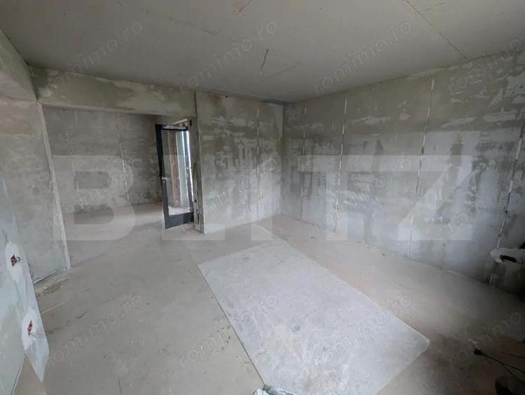 Casă cu 4 camere cu Teren 500 Mp în Păun
