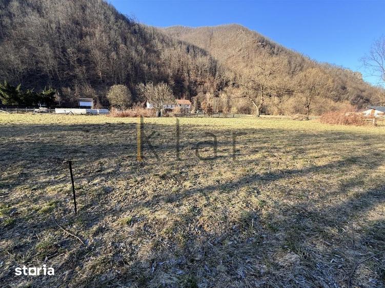 Teren de 1100 mp, în Gilău
