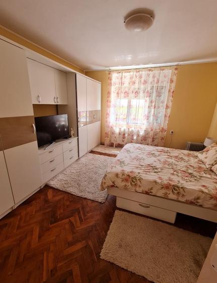 Casă cu 4 camere decomandat în Central