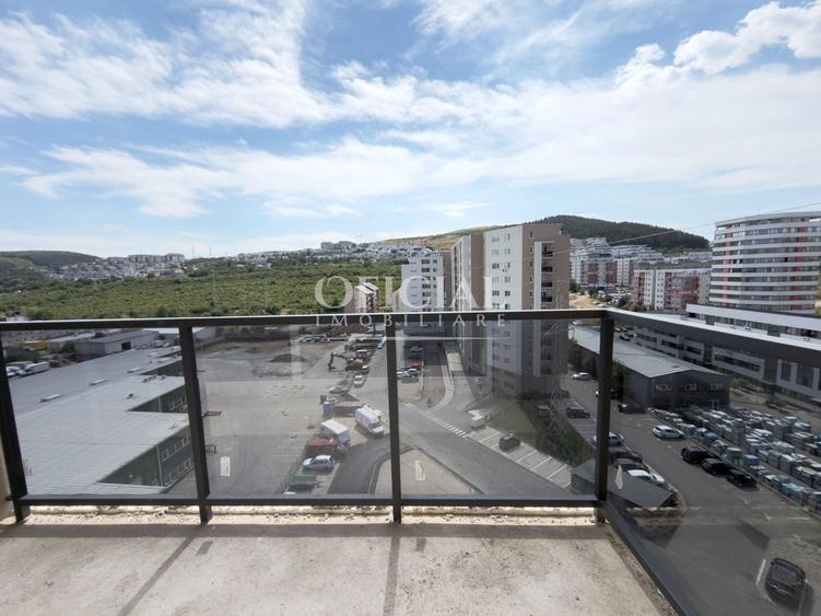 Apartament cu 3 camere semidecomandat în Florești