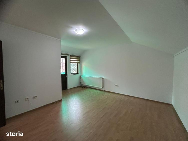 Casă cu 4 camere cu Teren 300 Mp în Central