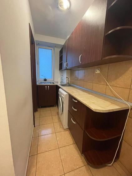 Garsonieră decomandată, mobilată în Romană