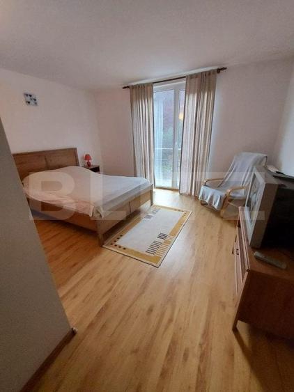 Casă individuală cu 10 camere cu Teren 840 Mp în Moroeni