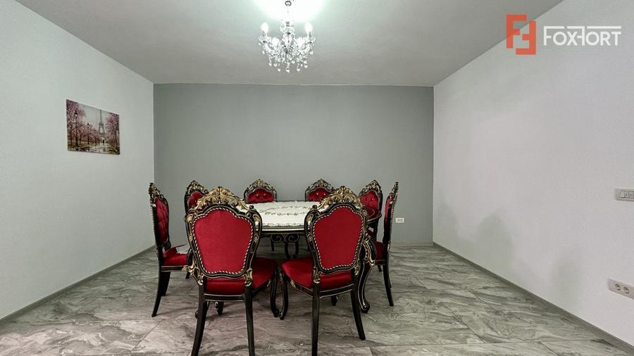 Casă individuală cu 5 camere cu Canalizare în Plopi
