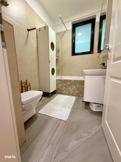 Apartament cu 3 camere semidecomandat, mobilat în 13 Septembrie