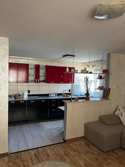 Apartament cu 2 camere decomandat în 9 Mai