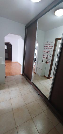 Apartament cu 3 camere semidecomandat în Valea Ialomiței