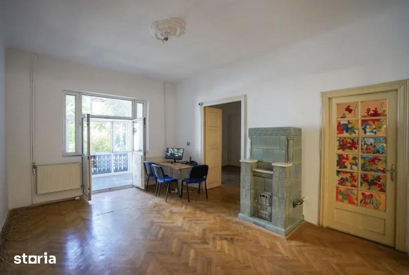 Casă cu 8 camere cu Teren 327 Mp în Dorobanți