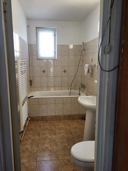 Apartament cu 2 camere semidecomandat, mobilat în Central