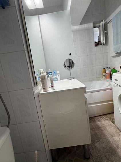 Apartament cu 3 camere decomandat în Valea Moșneagului