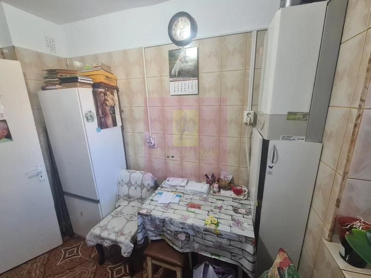 Apartament cu 3 camere decomandat în Câmpina