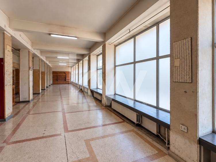 Spațiu comercial, de 230 mp, în Tractorul