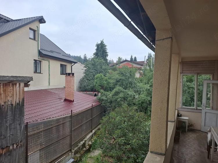 Casă cu 5 camere cu Teren 240 Mp în Central