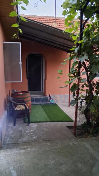 Casă cu 3 camere cu Teren 1300 Mp în Smeeni