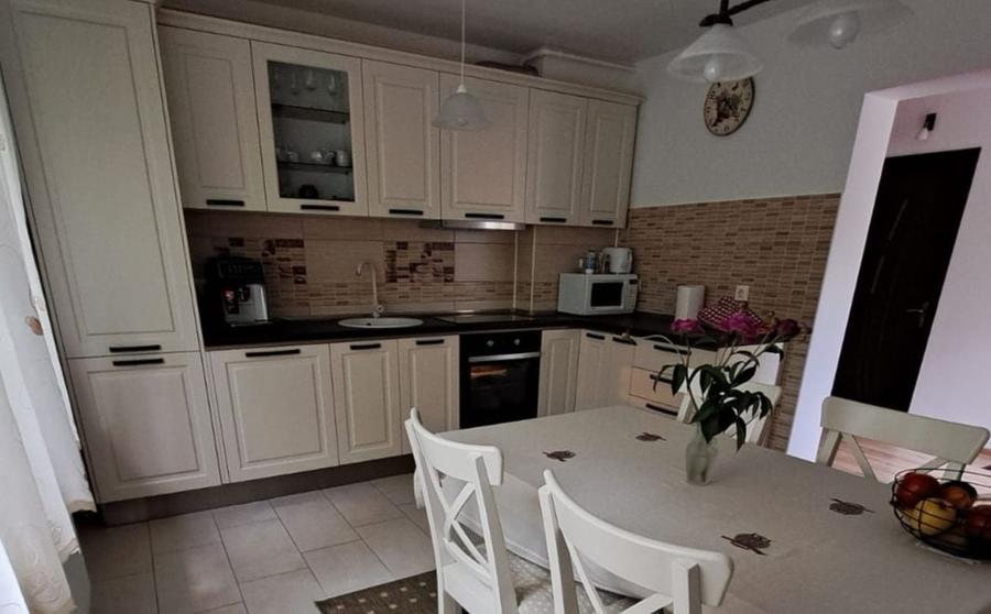 Apartament cu 3 camere decomandat în Cornișa