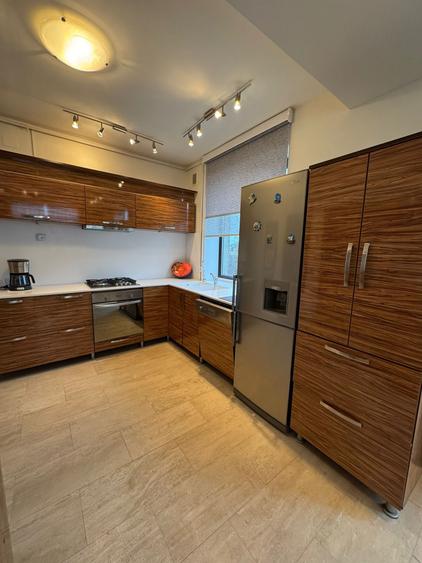 Apartament cu 4 camere decomandat, mobilat în Central