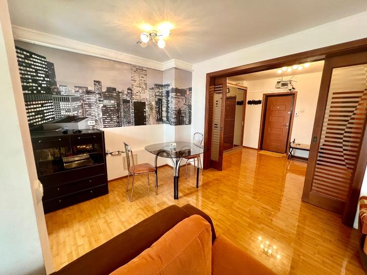Apartament cu 3 camere decomandat, mobilat în Ultracentral