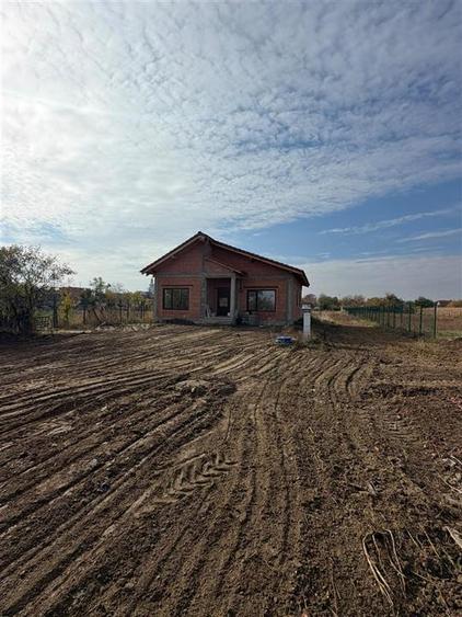 Casă cu 3 camere cu Teren 750 Mp în Dragșina