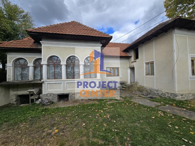 Casă individuală cu 7 camere cu Canalizare în Curtea de Argeș