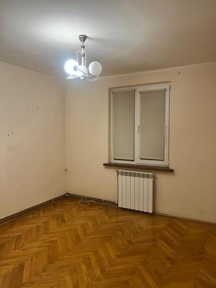 Apartament cu 3 camere decomandat în Siret