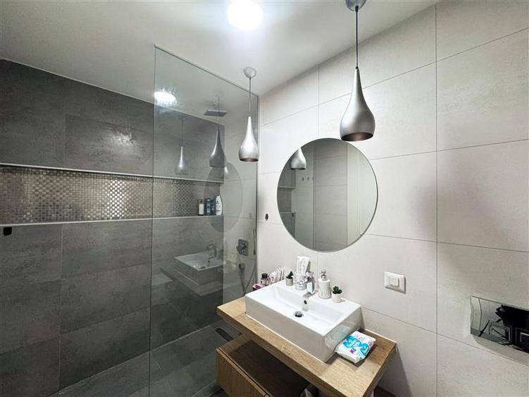 Apartament cu 2 camere semidecomandat, mobilat în Floreasca