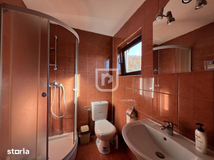 Casă cu 6 camere cu Teren 1498 Mp în Central