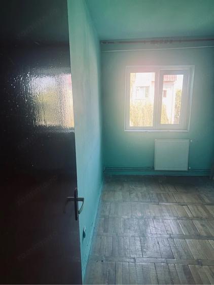 Apartament cu 3 camere decomandat în Aradului