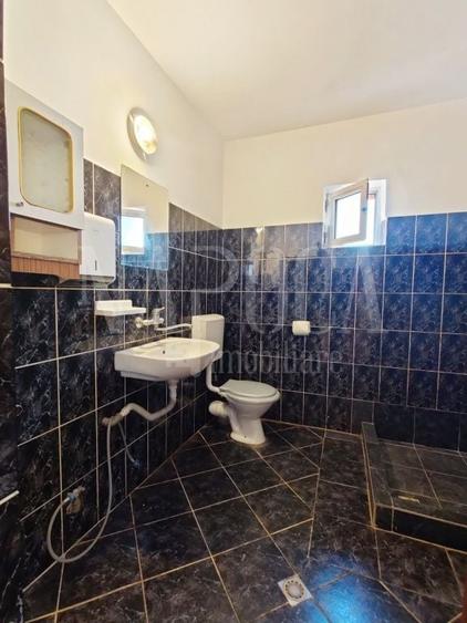 Casă individuală cu 10 camere cu Canalizare în Iris