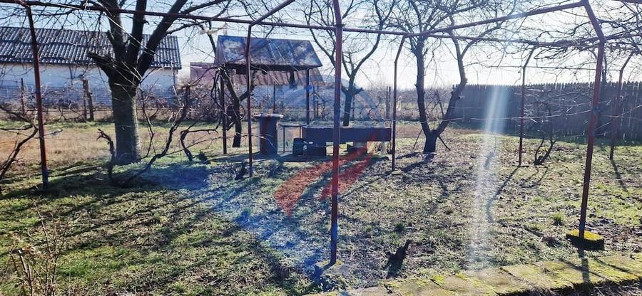 Casă cu 3 camere cu Teren 7952 Mp în Brădești