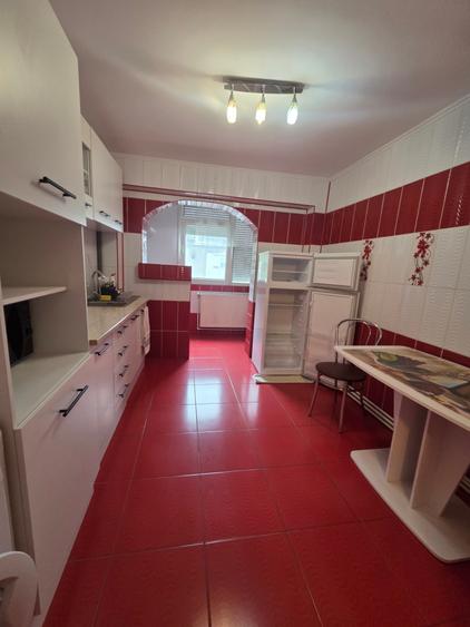 Apartament cu 3 camere decomandat în Radu Negru