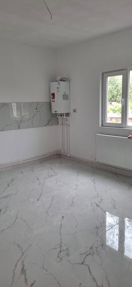 Casă individuală cu 3 camere cu Canalizare în Lumina