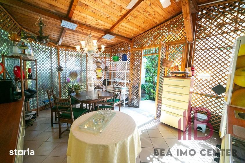 Casă cu 7 camere cu Teren 381 Mp în Intim