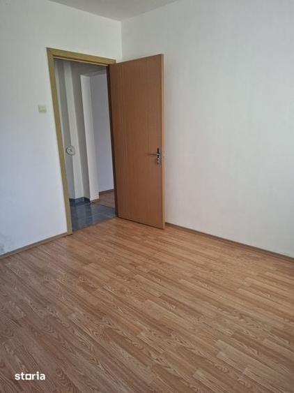 Vand apartament 3 camere Micro 3 - 2