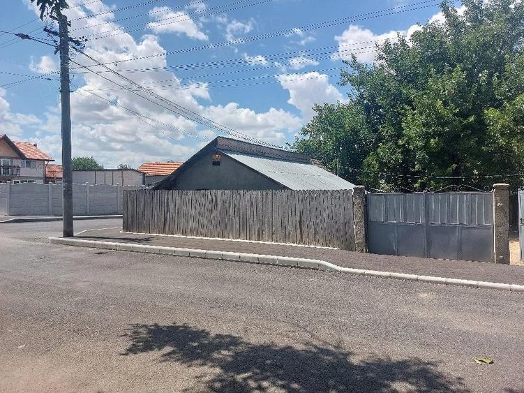 Casă cu 4 camere cu Teren 800 Mp în Central