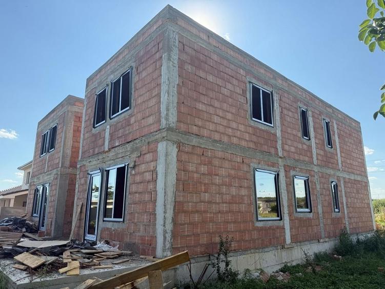 Duplex cu 5 camere cu Canalizare în Ghiroda