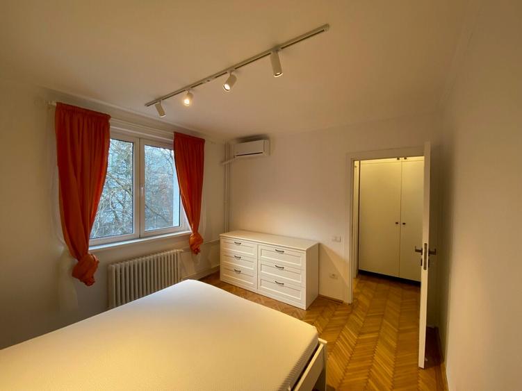 Apartament cu 2 camere semidecomandat, mobilat în Pajura