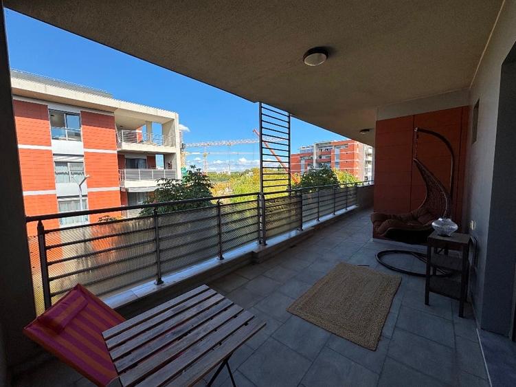 Apartament cu 3 camere semidecomandat în Sisești