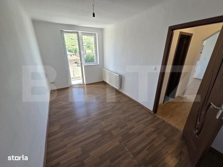 Apartament cu 3 camere decomandat în Derșida