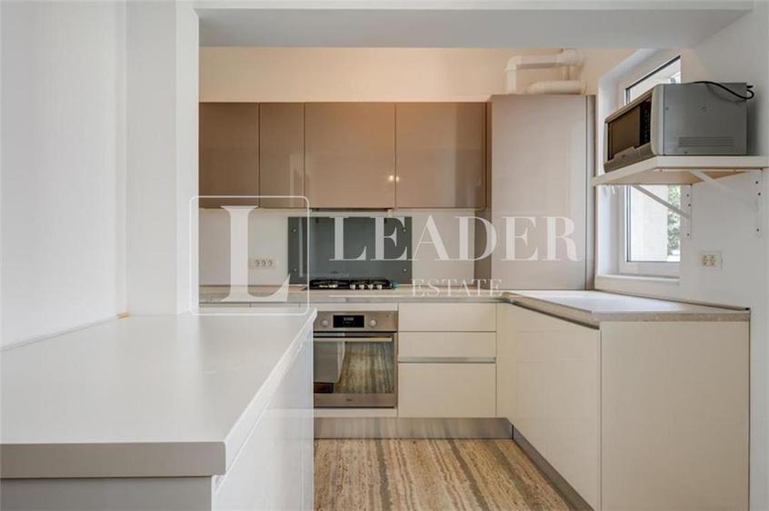 Apartament cu 4 camere semidecomandat, mobilat în Dacia