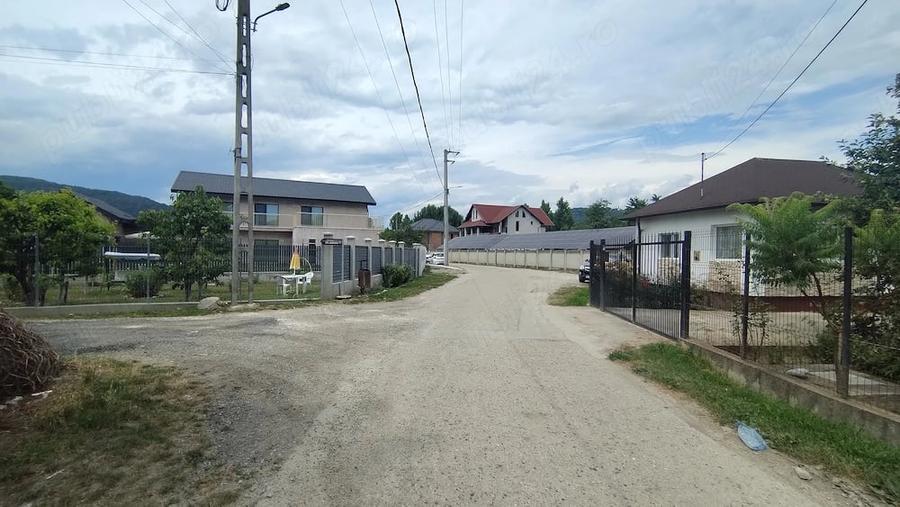 Teren de 2200 mp, în Olteni
