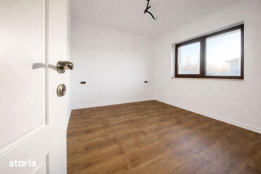 Casă cu 5 camere cu Teren 600 Mp în Tomești