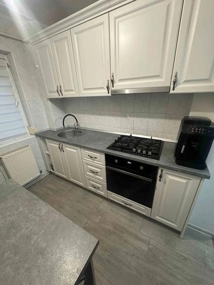 Apartament cu 3 camere decomandat în Milcov