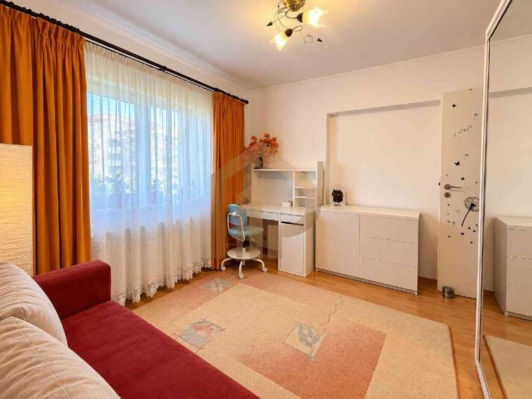 Apartament cu 3 camere decomandat în Drumul Taberei
