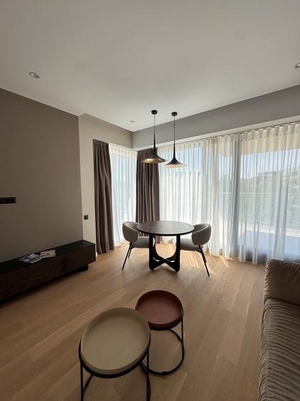 Apartament cu 4 camere semidecomandat, mobilat în Herăstrău