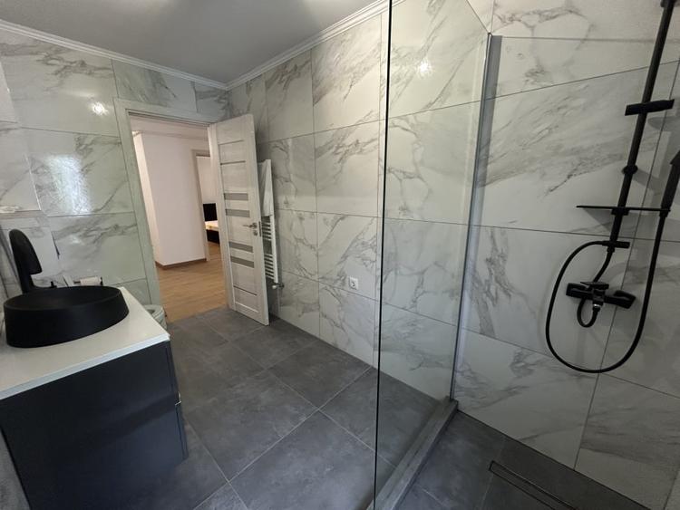 Apartament 2 camere decomandat , 56 mp , zona Porii , - 8