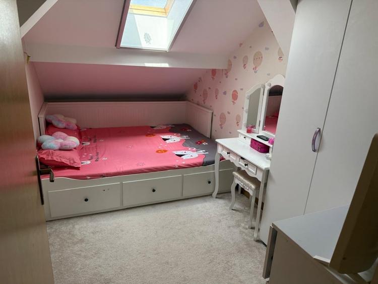 Apartament cu 4 camere decomandat, mobilat în Sărari
